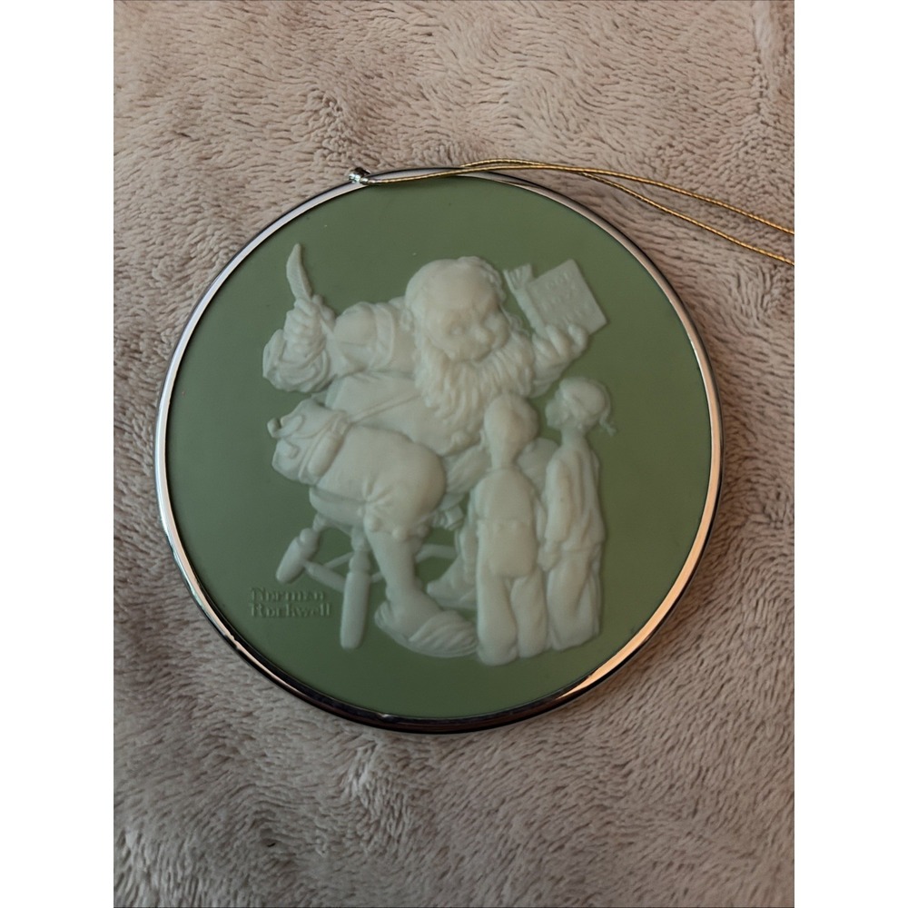 1980-1987 Hallmark Norman Rockwell Cameo Christmas Tree Ornament Set of 4 - Picture 8 of 9